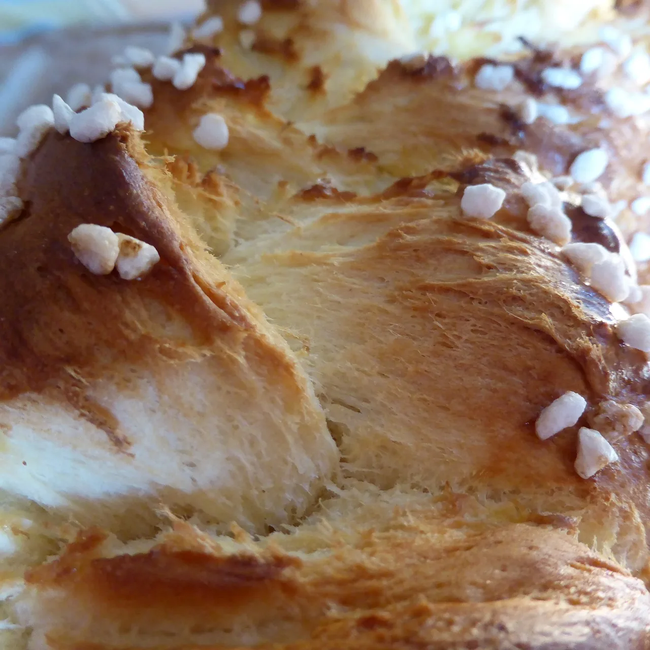 Gebäck mit Hagelzucker in Nahaufnahme